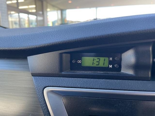 オーリス １５０Ｘ　純正ナビ　バックカメラ　ＥＴＣ　盗難防止装置　フォグランプ　純正フロアマット　パワーステアリング　ＭＴモード付ＡＴ　保証書　取扱説明書　スペアキー×１（28枚目）