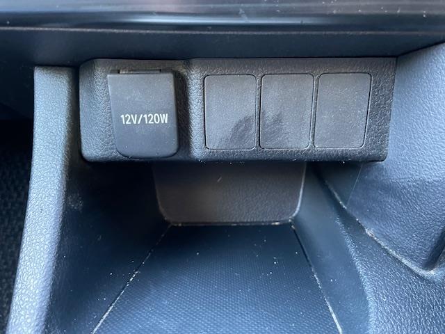 オーリス １５０Ｘ　純正ナビ　バックカメラ　ＥＴＣ　盗難防止装置　フォグランプ　純正フロアマット　パワーステアリング　ＭＴモード付ＡＴ　保証書　取扱説明書　スペアキー×１（29枚目）