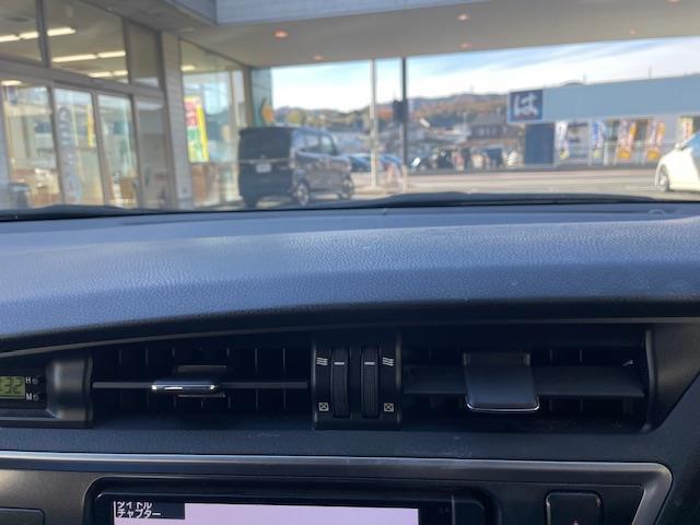 オーリス １５０Ｘ　純正ナビ　バックカメラ　ＥＴＣ　盗難防止装置　フォグランプ　純正フロアマット　パワーステアリング　ＭＴモード付ＡＴ　保証書　取扱説明書　スペアキー×１（30枚目）