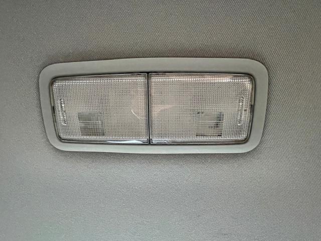 オーリス １５０Ｘ　純正ナビ　バックカメラ　ＥＴＣ　盗難防止装置　フォグランプ　純正フロアマット　パワーステアリング　ＭＴモード付ＡＴ　保証書　取扱説明書　スペアキー×１（32枚目）