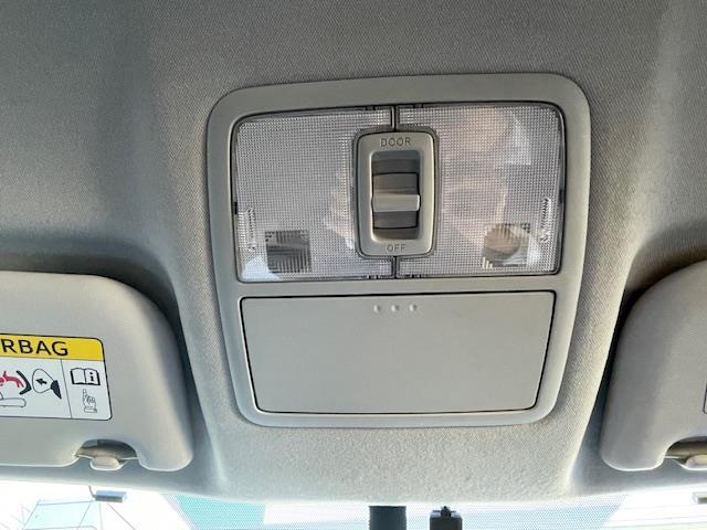 オーリス １５０Ｘ　純正ナビ　バックカメラ　ＥＴＣ　盗難防止装置　フォグランプ　純正フロアマット　パワーステアリング　ＭＴモード付ＡＴ　保証書　取扱説明書　スペアキー×１（33枚目）