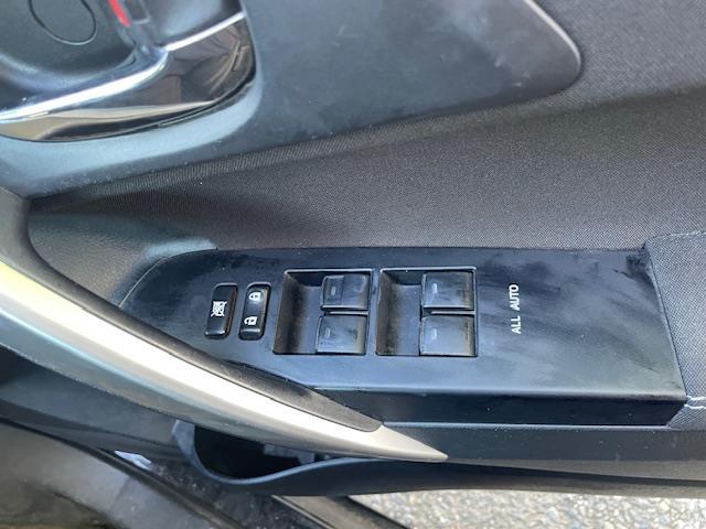 オーリス １５０Ｘ　純正ナビ　バックカメラ　ＥＴＣ　盗難防止装置　フォグランプ　純正フロアマット　パワーステアリング　ＭＴモード付ＡＴ　保証書　取扱説明書　スペアキー×１（36枚目）