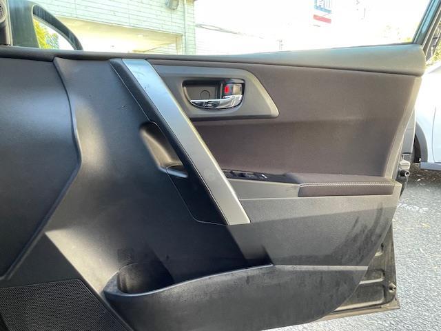 オーリス １５０Ｘ　純正ナビ　バックカメラ　ＥＴＣ　盗難防止装置　フォグランプ　純正フロアマット　パワーステアリング　ＭＴモード付ＡＴ　保証書　取扱説明書　スペアキー×１（37枚目）