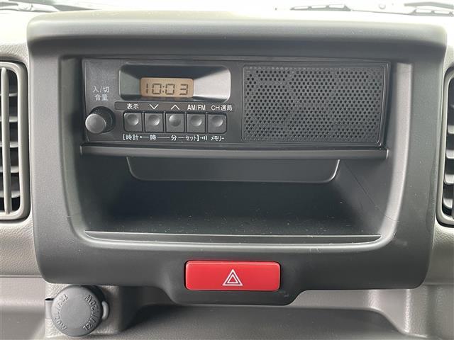 ＮＶ１００クリッパーバン ＤＸ　登録時３４３ｋｍ／ワンオーナー／純正オーディオ／横滑り防止／衝突被害軽減ブレーキ／ふらつき警報／車線逸脱警報／アイドリングストップ／電格ミラー／純正ラバーマット／電源ソケット／ＵＳＢ端子×１　Ｃ端子１（12枚目）