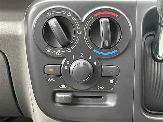 ＮＶ１００クリッパーバン ＤＸ　登録時３４３ｋｍ／ワンオーナー／純正オーディオ／横滑り防止／衝突被害軽減ブレーキ／ふらつき警報／車線逸脱警報／アイドリングストップ／電格ミラー／純正ラバーマット／電源ソケット／ＵＳＢ端子×１　Ｃ端子１（16枚目）