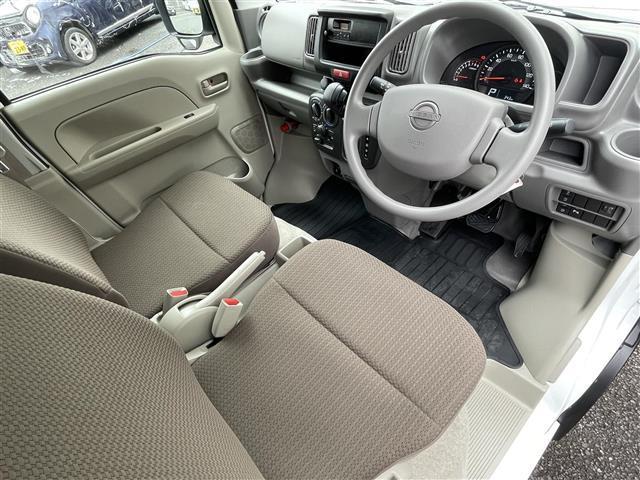 ＮＶ１００クリッパーバン ＤＸ　登録時３４３ｋｍ／ワンオーナー／純正オーディオ／横滑り防止／衝突被害軽減ブレーキ／ふらつき警報／車線逸脱警報／アイドリングストップ／電格ミラー／純正ラバーマット／電源ソケット／ＵＳＢ端子×１　Ｃ端子１（18枚目）