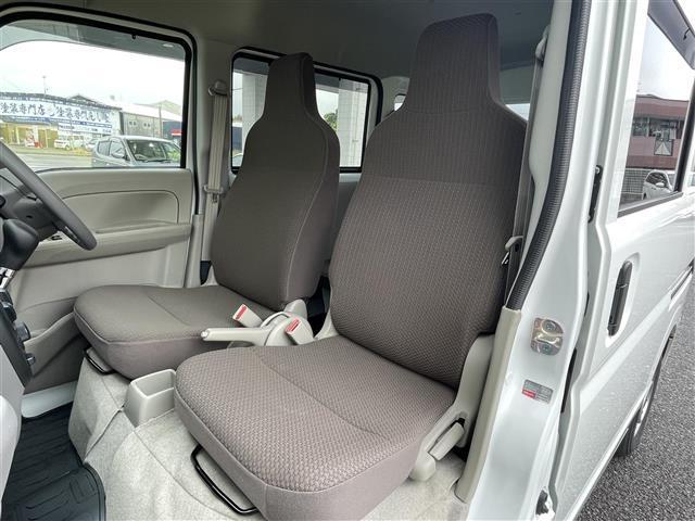 ＮＶ１００クリッパーバン ＤＸ　登録時３４３ｋｍ／ワンオーナー／純正オーディオ／横滑り防止／衝突被害軽減ブレーキ／ふらつき警報／車線逸脱警報／アイドリングストップ／電格ミラー／純正ラバーマット／電源ソケット／ＵＳＢ端子×１　Ｃ端子１（21枚目）