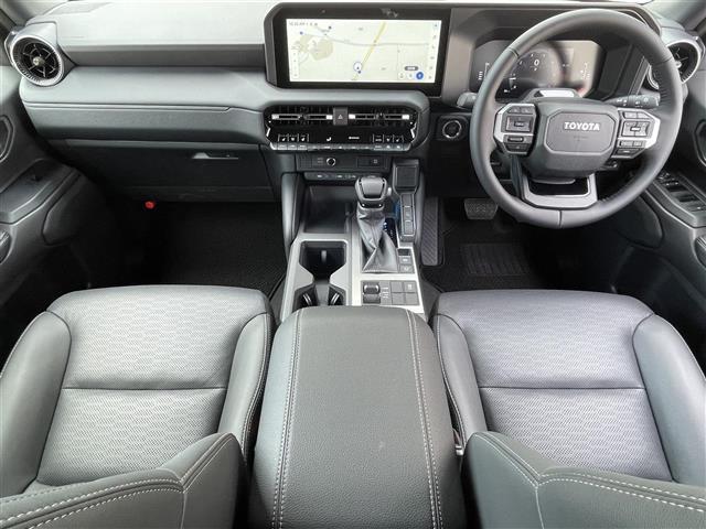 ランドクルーザー250 VX ワンオーナー/ムーンルーフ/デジタルインナーミラー/純正12.3インチナビ/ フルセグTV/パノラミックビューモニター/ルーフレール/パワーバックドア/黒レザー/前後ドラレコ/ステアリングヒーター(3枚目)