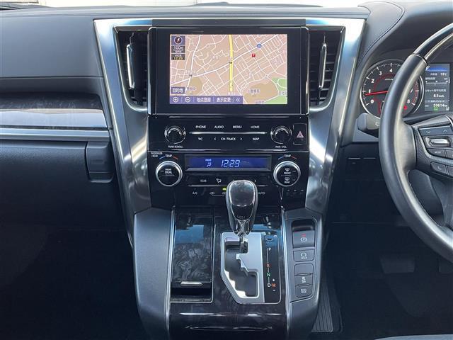 アルファード ２．５Ｓ　タイプゴールド　ワンオーナー／サンルーフ／純正１２．１インチフリップダウンモニター／純正９インチコネクティットナビ／バックカメラ／黒ハーフレザー／両側パワスラ／クリアランスソナー／ＥＴＣ／レーダークルーズコントロール（12枚目）