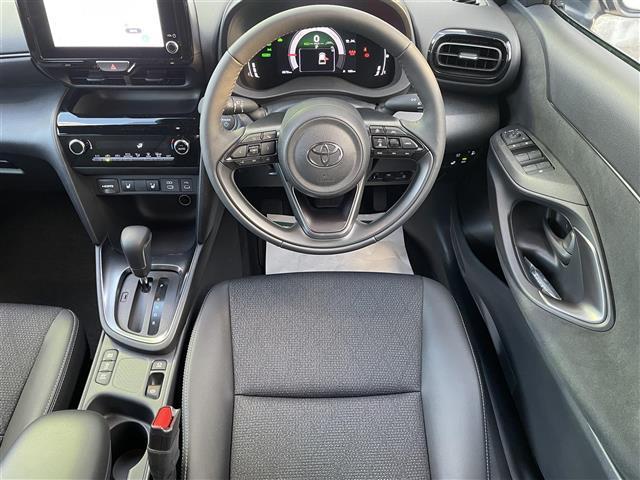 ヤリスクロス ハイブリッドZ ワンオーナー/黒ハーフレザーシート/純正8インチディスプレイオーディオナビキット有/フルセグTV/パノラミックビューモニター/ETC2.0/ブラインドスポットモニター/コーナーセンサー/シートヒーター(10枚目)