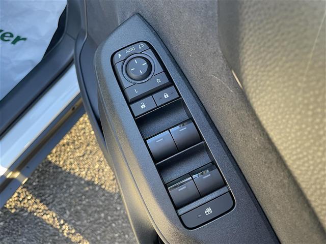 ヤリスクロス ハイブリッドZ ワンオーナー/黒ハーフレザーシート/純正8インチディスプレイオーディオナビキット有/フルセグTV/パノラミックビューモニター/ETC2.0/ブラインドスポットモニター/コーナーセンサー/シートヒーター(33枚目)