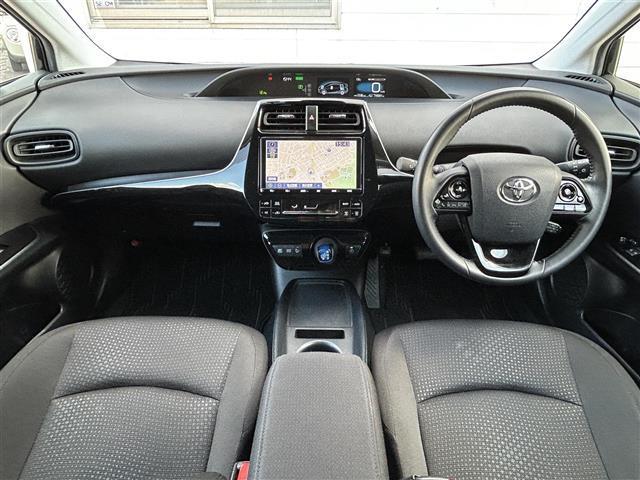 プリウス S 純正9インチナビ/Bluetooth/バックカメラ/ETC/レーンディパーチャーアラート/プリクラッシュS/レーダークルーズコントロール/コーナーセンサー/純正ドラレコ/LEONIS17インチAW(2枚目)