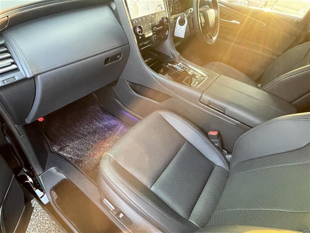 アルファードハイブリッド エグゼクティブラウンジ　ワンオーナー／モデリスタエアロフロント／サイド／リヤ／マルチカラーインテリアイルミ／左右独立ムーンルーフ／純正１４インチフリップダウンモニター／ＪＢＬサウンド／ユニバーサルステップ左右／デジタルＭ（20枚目）