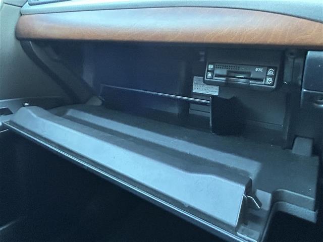 ＣＴ ＣＴ２００ｈ　バージョンＬ　純正ＨＤＤナビ／フルセグＴＶ／バックカメラ／黒レザーシート／ビルトインＥＴＣ／パドルシフト／前後ドライブレコーダーＣＯＭＴＥＣ／クルーズコントロール／コーナーセンサー／ステアリングヒーター／純１７ＡＷ（32枚目）