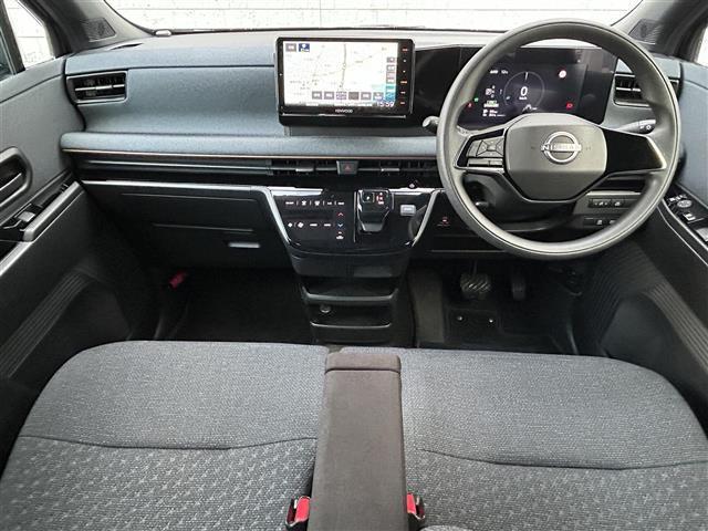 サクラ Ｘ　ワンオーナー車／ＫＥＮＷＯＯＤ９インチナビ／フルセグＴＶ／車線逸脱警報／踏み間違い衝突防止／先行車発進お知らせ／速度／道路標識表示／フロント／リヤソナー／ふらつき警報／前後ドラレコ／充電ケーブル（2枚目）