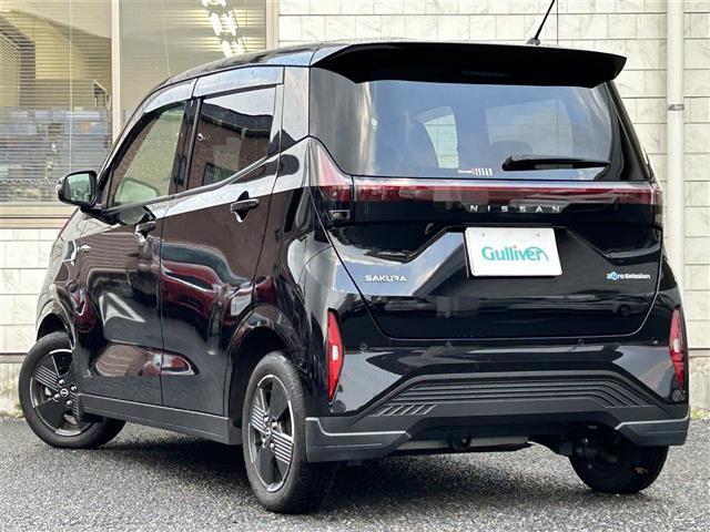 サクラ Ｘ　ワンオーナー車／ＫＥＮＷＯＯＤ９インチナビ／フルセグＴＶ／車線逸脱警報／踏み間違い衝突防止／先行車発進お知らせ／速度／道路標識表示／フロント／リヤソナー／ふらつき警報／前後ドラレコ／充電ケーブル（3枚目）