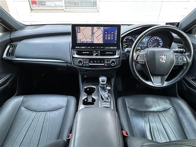 クラウンハイブリッド RSアドバンス ワンオーナー/デジタルインナーミラー/12.3インチ純コネクテッドナビ/パノラミックビューモニター/ブラインドスポットモニター/クリアランスソナー/黒レザーシート/ドラレコ/レーダー/純18インチAW(3枚目)