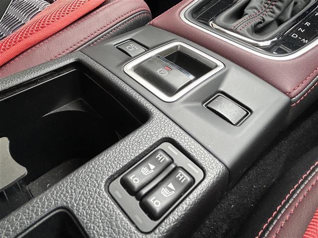 レヴォーグ ２．０ＳＴＩスポーツアイサイト　ワンオーナー／４ＷＤ／ＢＩＬＳＴＥＩＮダンパー／ＨＫＳマフラー／ＤＩＡＴＯＮＥナビ／地デジＴＶ／フロント・サイド・バックカメラ／デジタルミラー／革シート／シートヒーター／純正ＡＷ（9枚目）