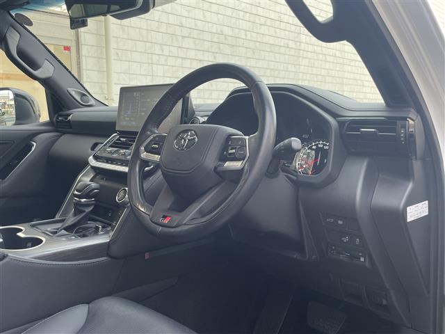 ランドクルーザー GRスポーツ ワンオーナー/ムーンルーフ/ブラックルーフレール/黒革/シートヒーター/ベンチレーション/クールボックス/ナビTV/JBL/リアエンターテイメント/パワーバックドア/寒冷地仕様(11枚目)