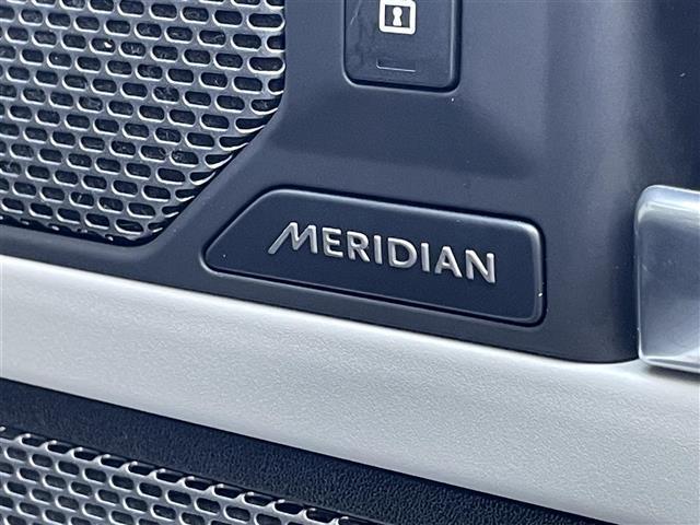 ディフェンダー 90S P300 スライディングパノラミックルーフ/ドライバーアシストパック/純正ナビ/Bluetooth/MERIDIANサウンド/全周囲/パワーシート/LEDヘッドライト/衝突軽減/ブラインドスポット/純正AW(11枚目)