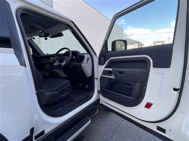 ディフェンダー 90S P300 スライディングパノラミックルーフ/ドライバーアシストパック/純正ナビ/Bluetooth/MERIDIANサウンド/全周囲/パワーシート/LEDヘッドライト/衝突軽減/ブラインドスポット/純正AW(30枚目)