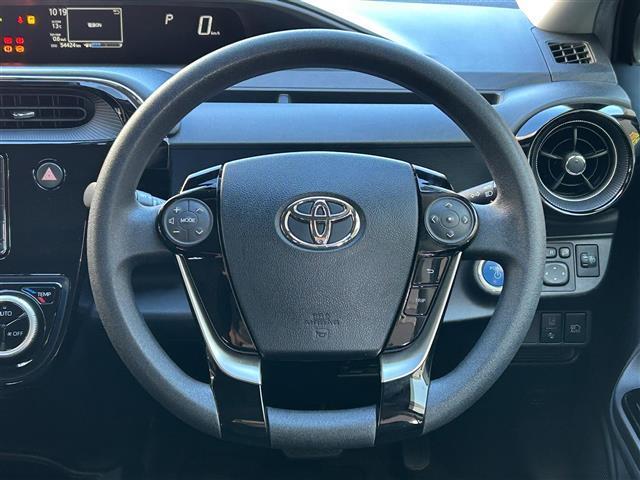 アクア Ｓスタイルブラック　ワンオーナー／ＬＥＤヘッドライト／純正ナビ／Ｂｌｕｅｔｏｏｔｈ／地デジＴＶ／バックカメラ／衝突軽減／レーンキープ／オートハイビーム／スマートキー／純正ＡＷ（3枚目）