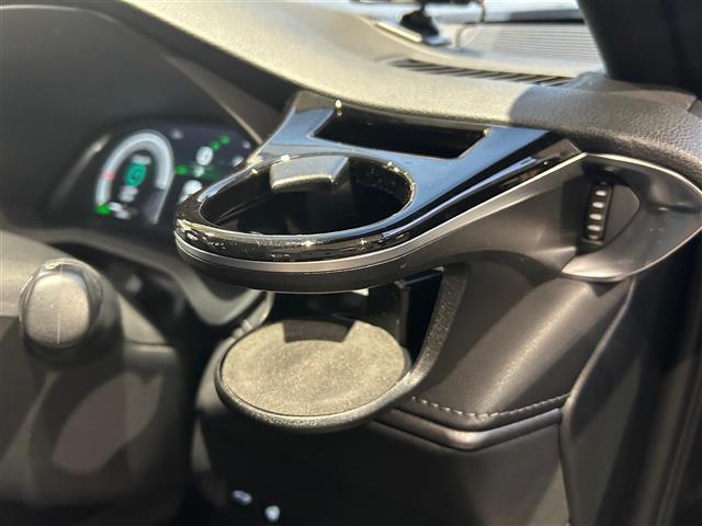 ハリアーハイブリッド Z レザーパッケージ 4WD/パノラマルーフ/黒革/パワーシート/シートヒーター/ベンチレーション/JBL/純正12.3型ナビ/地デジTV/全周囲/セーフティセンス/ハンズフリーパワーバックドア/純正AW(20枚目)