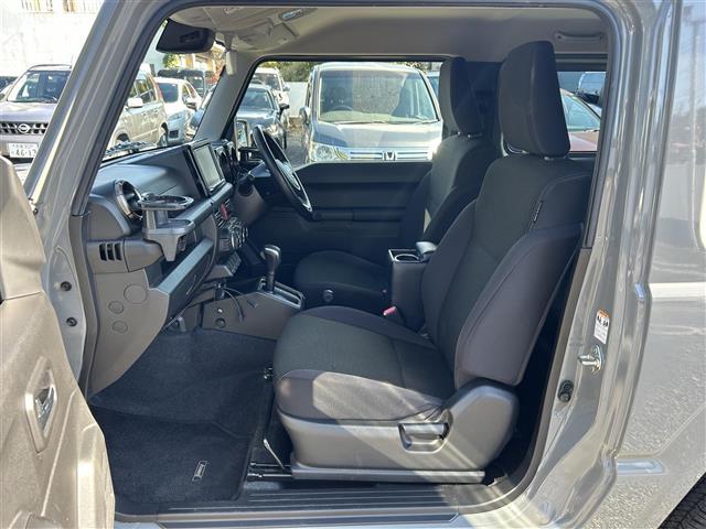 ジムニー XC ワンオーナー 純正OP8インチナビ(Bluetoothオーディオ/USBオーディオ・フルセグTV/DVD) バックカメラ セーフティサポート クルーズコントロール シートヒーター ビルトインETC(5枚目)