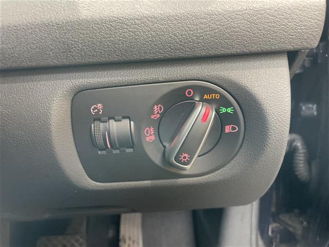 A3 スポーツバック2.0TFSIクワトロ 4WDターボ純正ホイール夏タイヤ装着社外ホイールスタッドレスタイヤ車載メモリナビワンセグテレビバックカメラドアバイザー運転席助手席電動シート(10枚目)