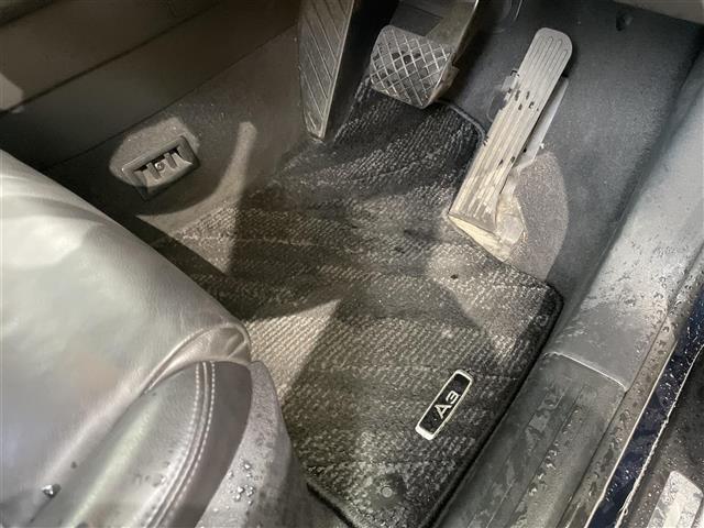 A3 スポーツバック2.0TFSIクワトロ 4WDターボ純正ホイール夏タイヤ装着社外ホイールスタッドレスタイヤ車載メモリナビワンセグテレビバックカメラドアバイザー運転席助手席電動シート(11枚目)