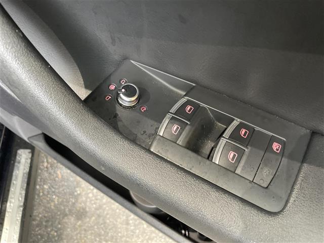 A3 スポーツバック2.0TFSIクワトロ 4WDターボ純正ホイール夏タイヤ装着社外ホイールスタッドレスタイヤ車載メモリナビワンセグテレビバックカメラドアバイザー運転席助手席電動シート(14枚目)