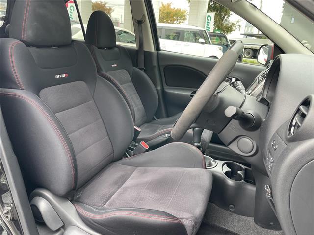 マーチ ニスモ　Ｓ　５ＭＴメモリナビワンセグテレビ純正ホイールプッシュスタートＥＴＣ純正フロアマットＢｌｕｅｔｏｏｔｈ電動格納ドアミラー（12枚目）