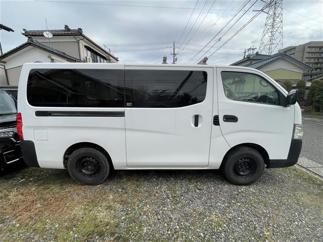 NV350キャラバンバン DX 4WDターボ15インチスタッドレスタイヤ装着夏タイヤ車載レベライザードライブレコーダーHEATスペアキー1個(23枚目)