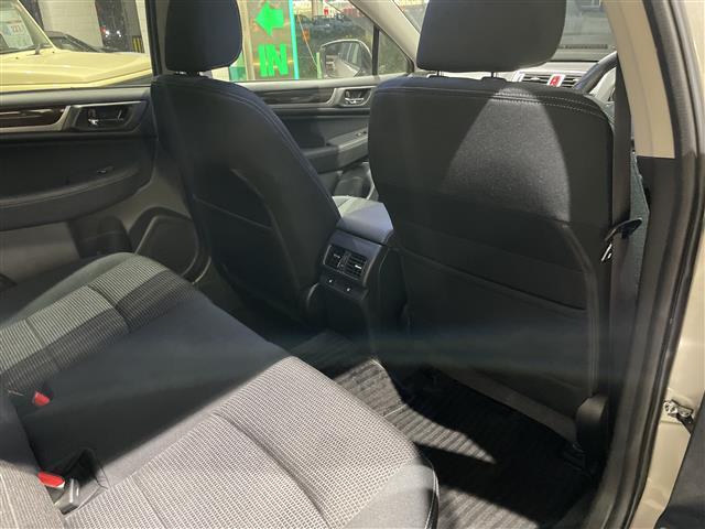 レガシィアウトバック ベースグレード　４ＷＤメモリナビフルセグテレビバックカメラ純正ホイール装着スタッドレスタイヤ車載アイドリングストップウィンカーミラークルーズコントロール運転席シートメモリー運転助手席電動シート前（39枚目）