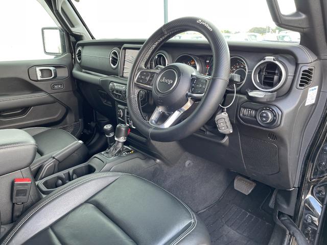 ジープ・ラングラーアンリミテッド サハラ 4WDメモリナビワンセグテレビバックカメラ純正ホイール夏タイヤ装着クルーズコントロールドアバイザープッシュスタートETC2.0純正フロアマットALPINEスピーカーBluetoo(4枚目)