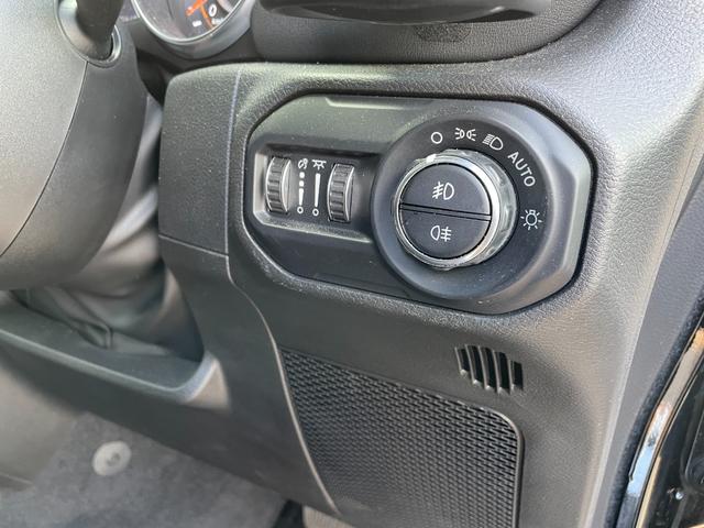 ジープ・ラングラーアンリミテッド サハラ 4WDメモリナビワンセグテレビバックカメラ純正ホイール夏タイヤ装着クルーズコントロールドアバイザープッシュスタートETC2.0純正フロアマットALPINEスピーカーBluetoo(5枚目)