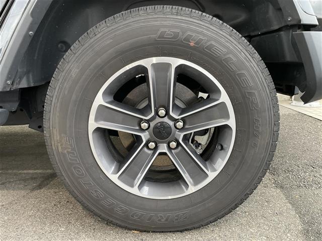 ジープ・ラングラーアンリミテッド サハラ 4WDメモリナビワンセグテレビバックカメラ純正ホイール夏タイヤ装着クルーズコントロールドアバイザープッシュスタートETC2.0純正フロアマットALPINEスピーカーBluetoo(32枚目)