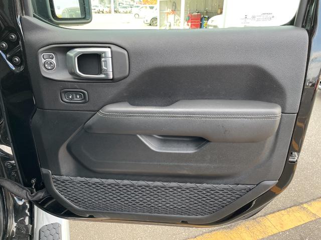 ジープ・ラングラーアンリミテッド サハラ 4WDメモリナビワンセグテレビバックカメラ純正ホイール夏タイヤ装着クルーズコントロールドアバイザープッシュスタートETC2.0純正フロアマットALPINEスピーカーBluetoo(42枚目)