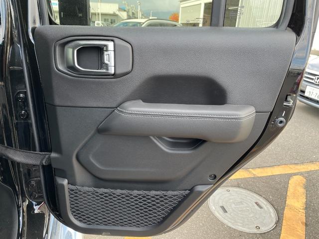 ジープ・ラングラーアンリミテッド サハラ 4WDメモリナビワンセグテレビバックカメラ純正ホイール夏タイヤ装着クルーズコントロールドアバイザープッシュスタートETC2.0純正フロアマットALPINEスピーカーBluetoo(43枚目)