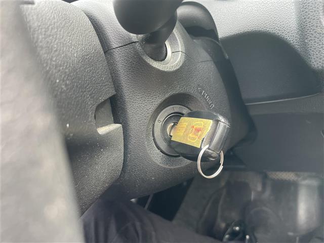 フィット Ｇ　ＣＤプレーヤードアバイザーＥＴＣ純正フロアマットＥＣＯＮレベライザー電動格納ドアミラー（6枚目）