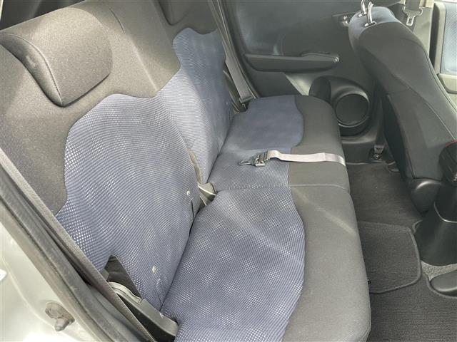 フィット Ｇ　ＣＤプレーヤードアバイザーＥＴＣ純正フロアマットＥＣＯＮレベライザー電動格納ドアミラー（14枚目）