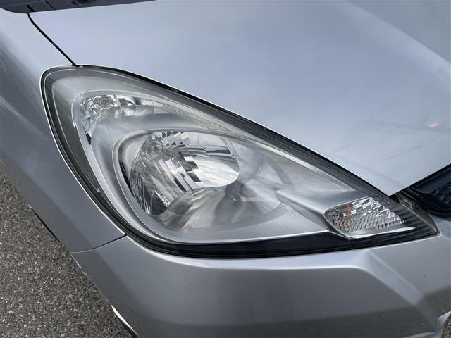 フィット Ｇ　ＣＤプレーヤードアバイザーＥＴＣ純正フロアマットＥＣＯＮレベライザー電動格納ドアミラー（15枚目）