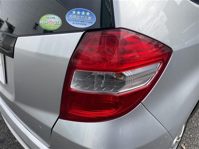 フィット Ｇ　ＣＤプレーヤードアバイザーＥＴＣ純正フロアマットＥＣＯＮレベライザー電動格納ドアミラー（16枚目）