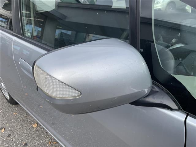 フィット Ｇ　ＣＤプレーヤードアバイザーＥＴＣ純正フロアマットＥＣＯＮレベライザー電動格納ドアミラー（17枚目）