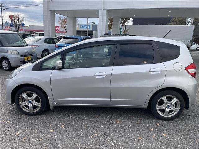 フィット Ｇ　ＣＤプレーヤードアバイザーＥＴＣ純正フロアマットＥＣＯＮレベライザー電動格納ドアミラー（19枚目）