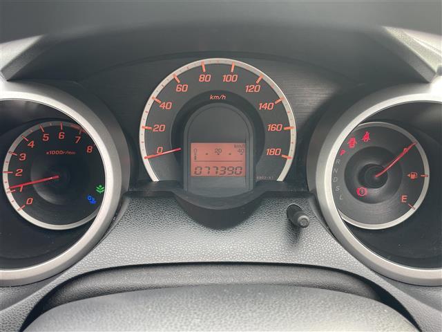 フィット Ｇ　ＣＤプレーヤードアバイザーＥＴＣ純正フロアマットＥＣＯＮレベライザー電動格納ドアミラー（30枚目）