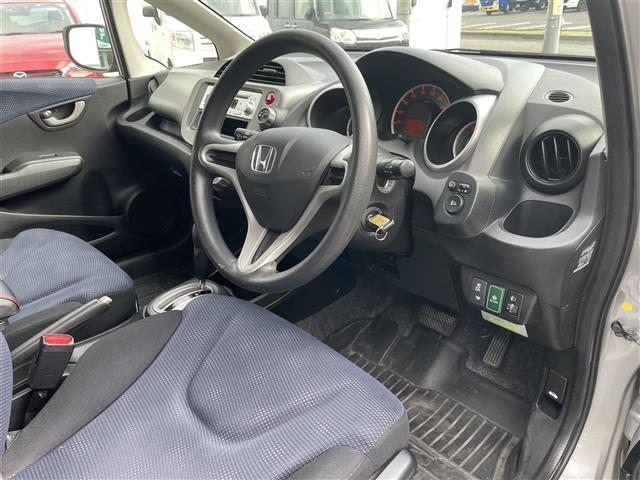 フィット Ｇ　ＣＤプレーヤードアバイザーＥＴＣ純正フロアマットＥＣＯＮレベライザー電動格納ドアミラー（34枚目）