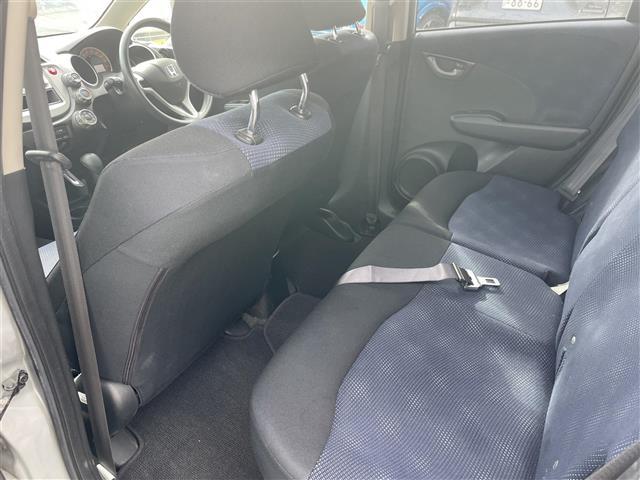 フィット Ｇ　ＣＤプレーヤードアバイザーＥＴＣ純正フロアマットＥＣＯＮレベライザー電動格納ドアミラー（40枚目）