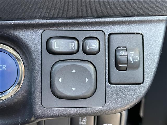 アクア Ｇ　メモリナビバックカメラ純正ホイール冬タイヤウィンカーミラークルーズコントロールドアバイザープッシュスタートＥＴＣフロアマット走行モードレベライザーＢｌｕｅｔｏｏｔｈステアリング（8枚目）