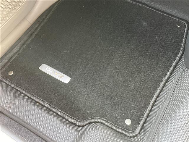 デイズ Ｘ　ワンオーナー４ＷＤ純正ホイール夏タイヤメモリナビフルセグテレビバックカメラアラウンドビューモニターウィンカーミラードアバイザープッシュスタートＥＴＣ純正フロアマットステアリング（17枚目）